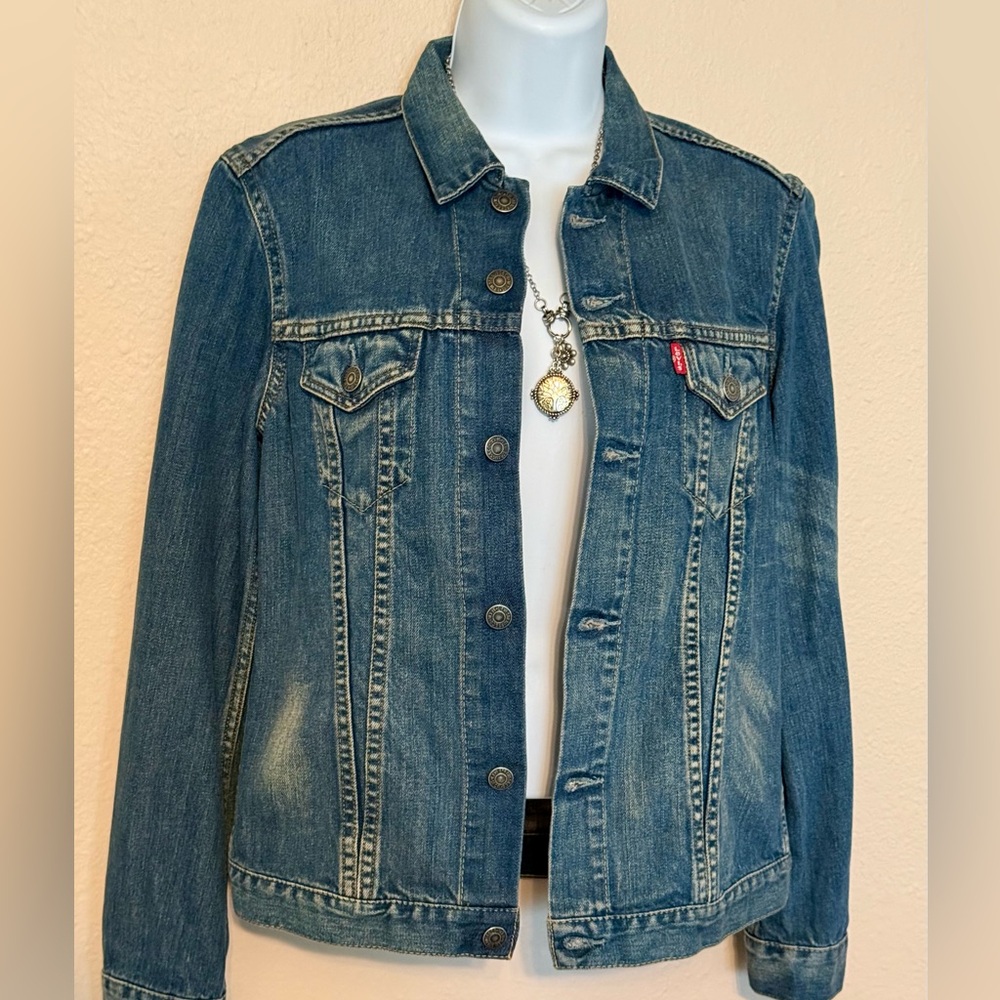 Women’s Levi's Denim Jean Jacket with Red Label